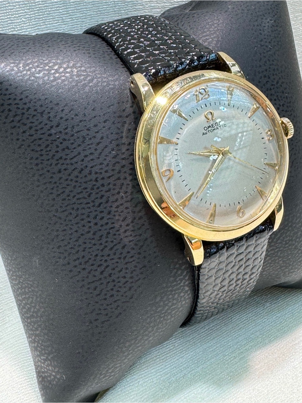 Vintage Omega Yellow Gold Watch - Picture 4 of 9